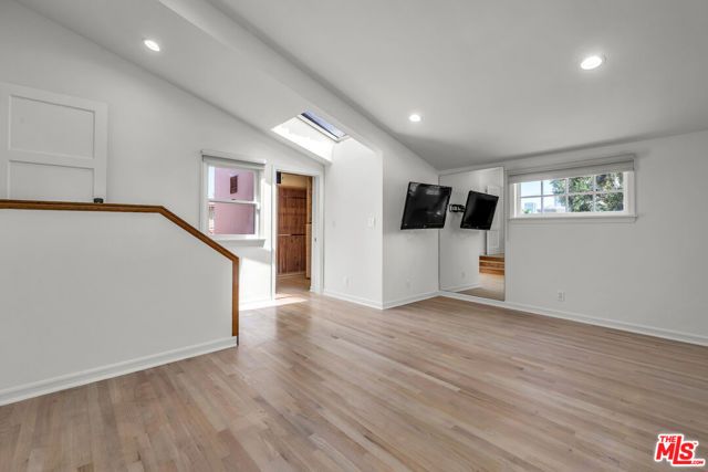 1521 Midvale Avenue, Los Angeles, CA 90024