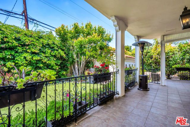 1521 Midvale Avenue, Los Angeles, CA 90024