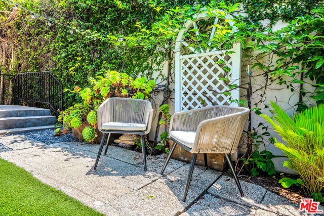 1521 Midvale Avenue, Los Angeles, CA 90024