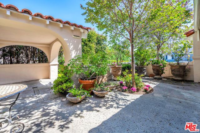 1521 Midvale Avenue, Los Angeles, CA 90024