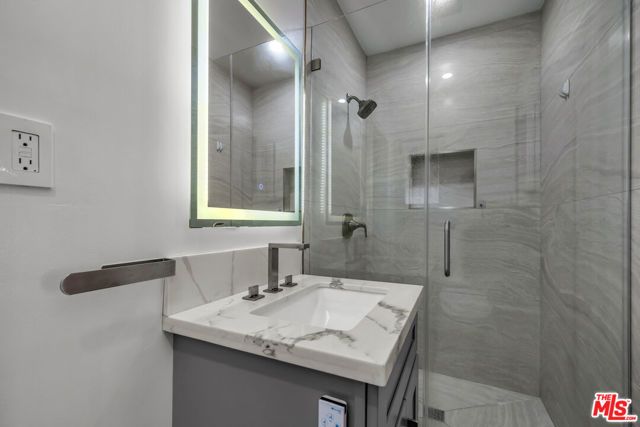 1521 Midvale Avenue, Los Angeles, CA 90024