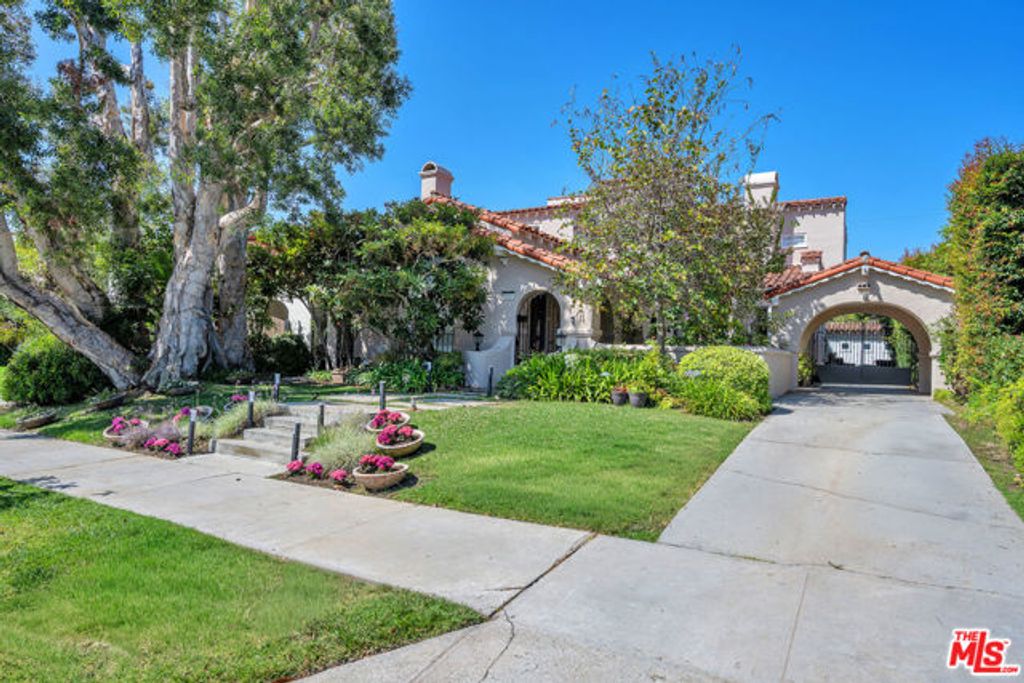 1521 Midvale Avenue, Los Angeles, CA 90024