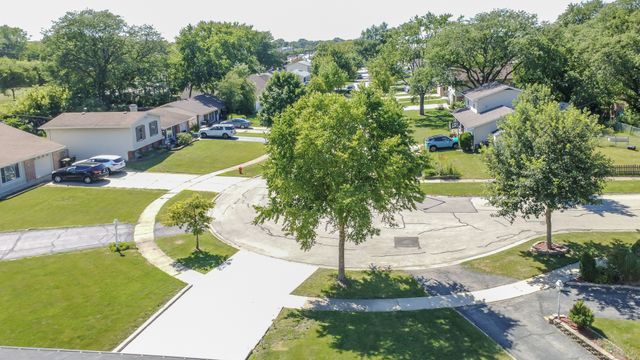 1099 STRATFORD Lane, Hanover Park, IL 60133