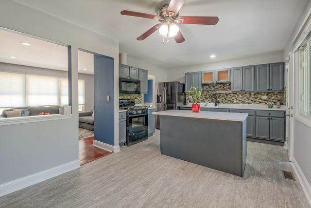 1099 STRATFORD Lane, Hanover Park, IL 60133
