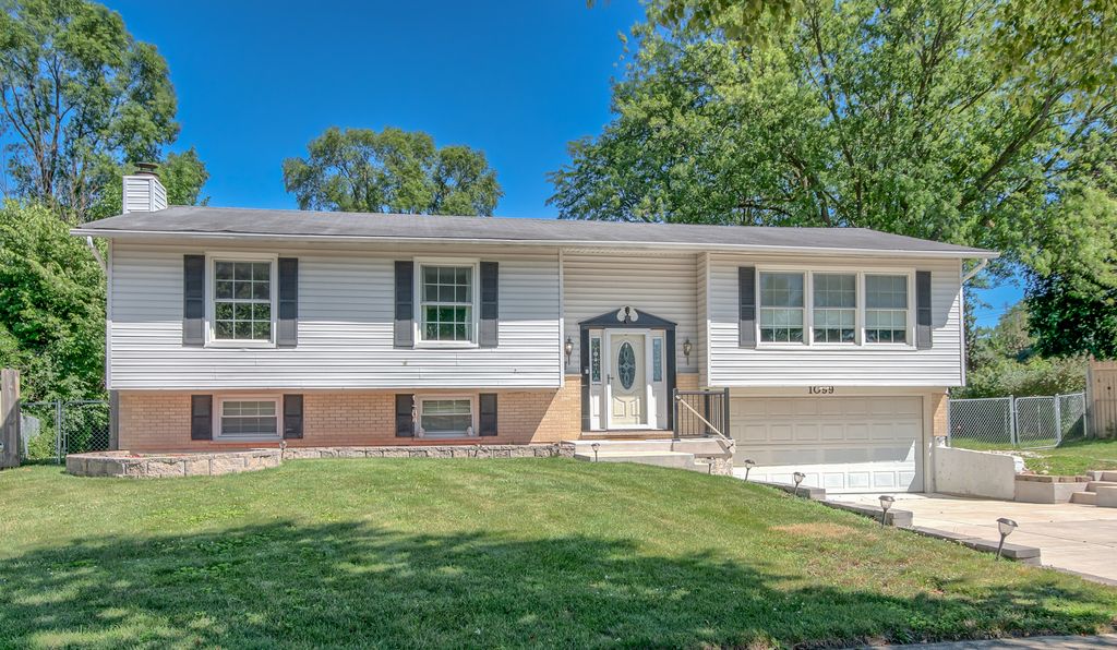 1099 STRATFORD Lane, Hanover Park, IL 60133