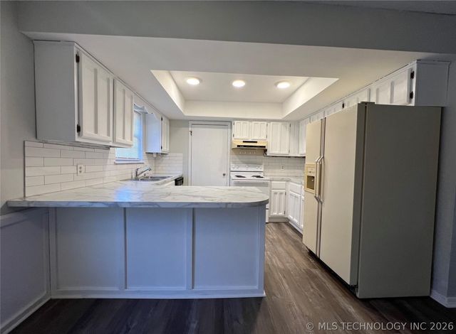 2730 S Louisville Avenue, Tulsa, OK 74114