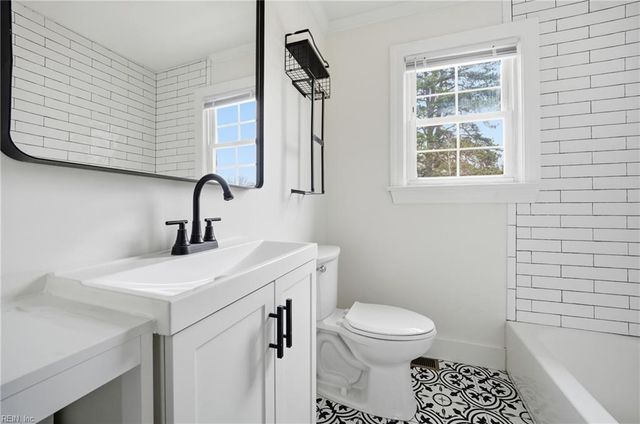 411 S College DR, Franklin, VA 23851