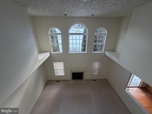 650 CLYDESDALE DR, York, PA 17402