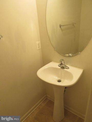 650 CLYDESDALE DR, York, PA 17402