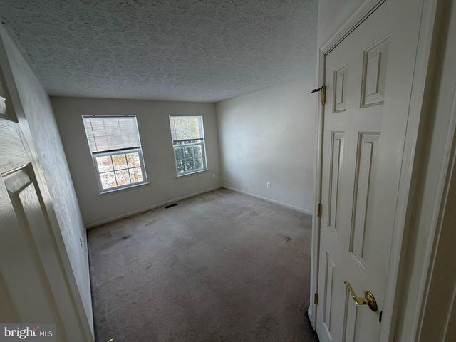 650 CLYDESDALE DR, York, PA 17402