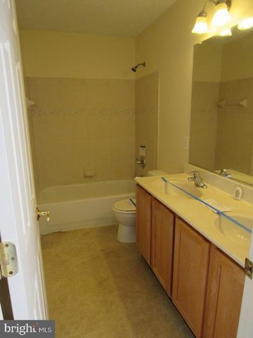 650 CLYDESDALE DR, York, PA 17402