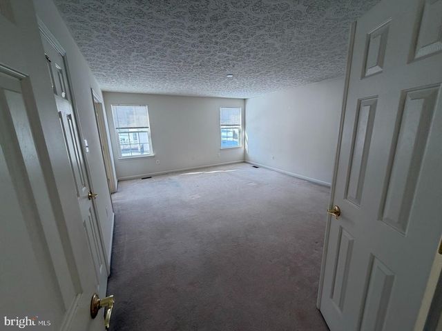 650 CLYDESDALE DR, York, PA 17402