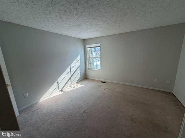 650 CLYDESDALE DR, York, PA 17402