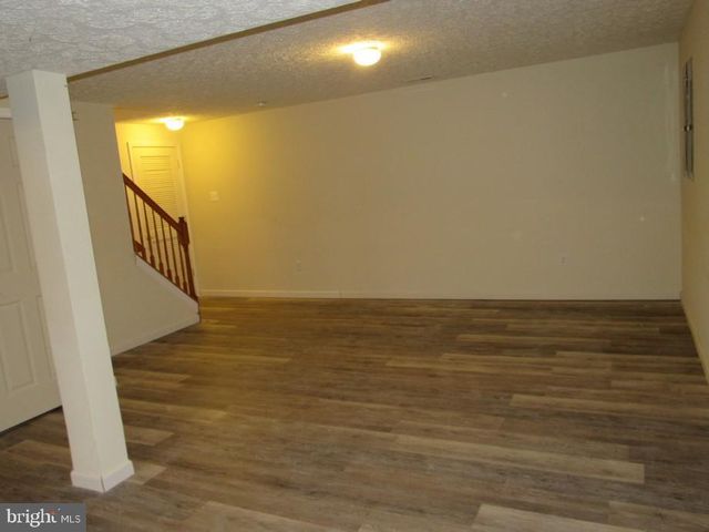 650 CLYDESDALE DR, York, PA 17402