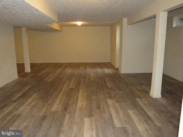 650 CLYDESDALE DR, York, PA 17402