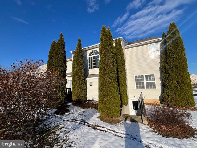 650 CLYDESDALE DR, York, PA 17402