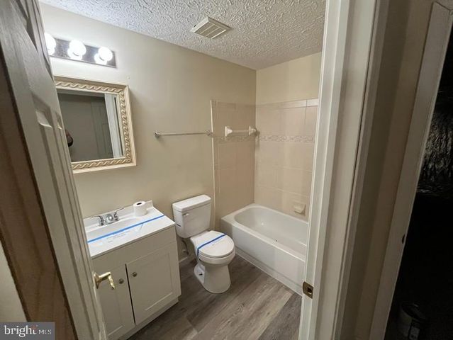 650 CLYDESDALE DR, York, PA 17402