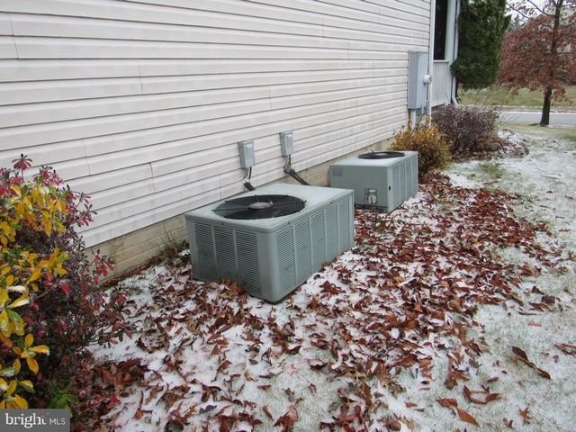 650 CLYDESDALE DR, York, PA 17402