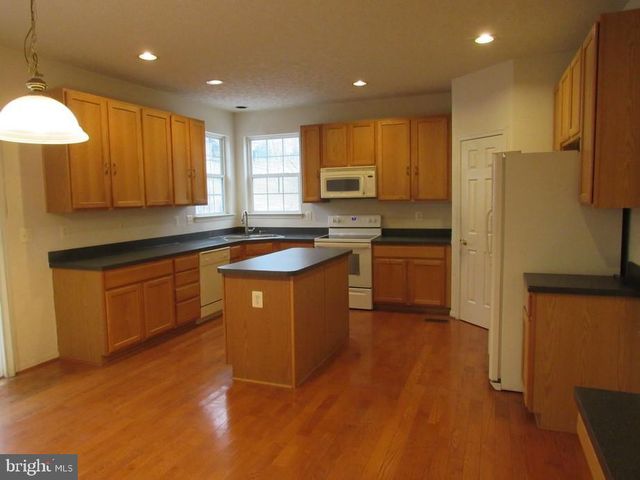 650 CLYDESDALE DR, York, PA 17402