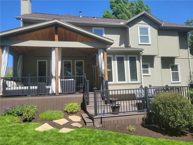 8215 W 129th Terrace, Overland Park, KS 66213