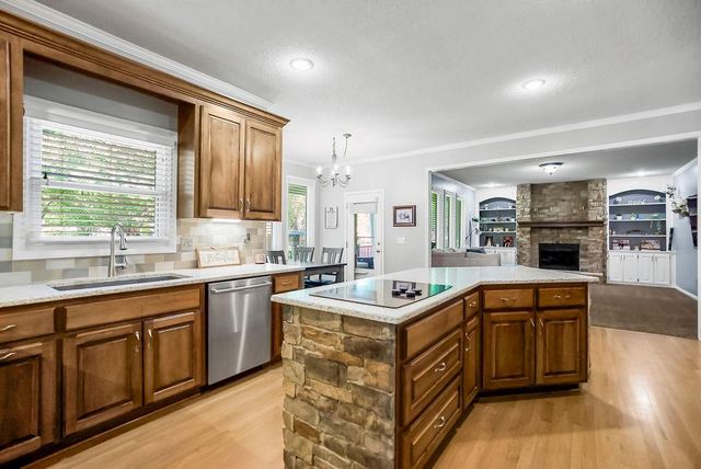 8215 W 129th Terrace, Overland Park, KS 66213