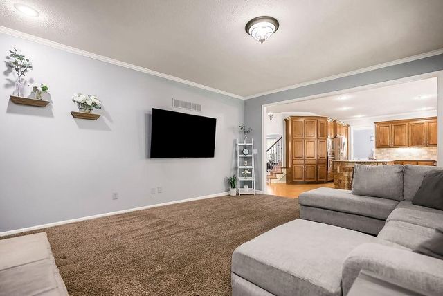 8215 W 129th Terrace, Overland Park, KS 66213