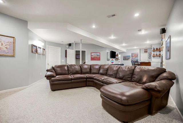 8215 W 129th Terrace, Overland Park, KS 66213