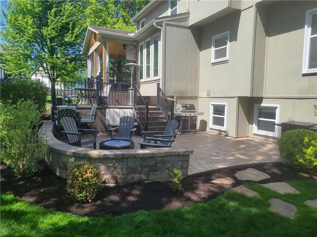 8215 W 129th Terrace, Overland Park, KS 66213