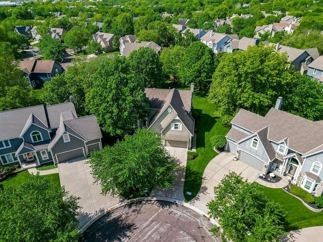 8215 W 129th Terrace, Overland Park, KS 66213