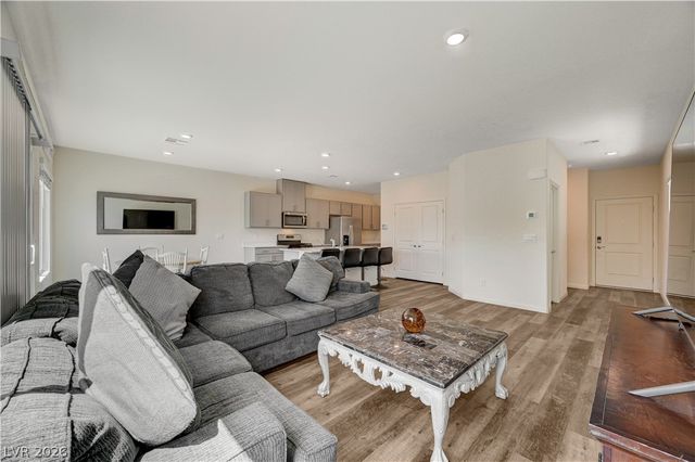 6545 Cinnamon Hazelnut Street, North Las Vegas, NV 89084