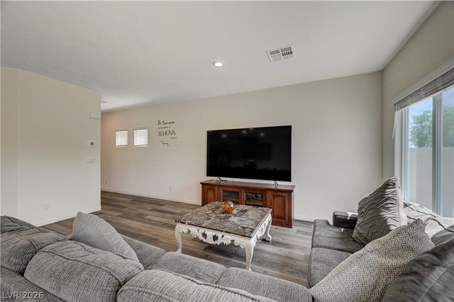 6545 Cinnamon Hazelnut Street, North Las Vegas, NV 89084
