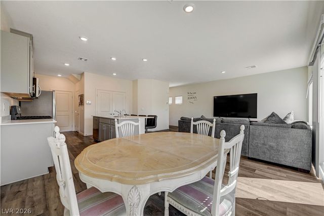 6545 Cinnamon Hazelnut Street, North Las Vegas, NV 89084