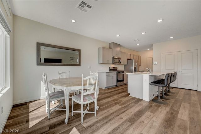6545 Cinnamon Hazelnut Street, North Las Vegas, NV 89084