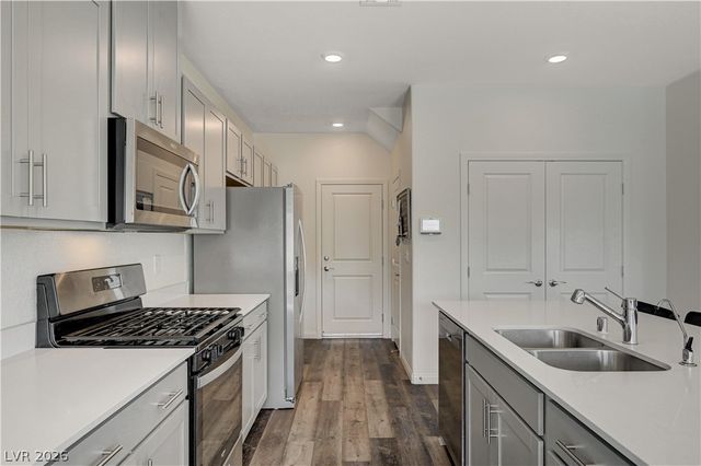 6545 Cinnamon Hazelnut Street, North Las Vegas, NV 89084