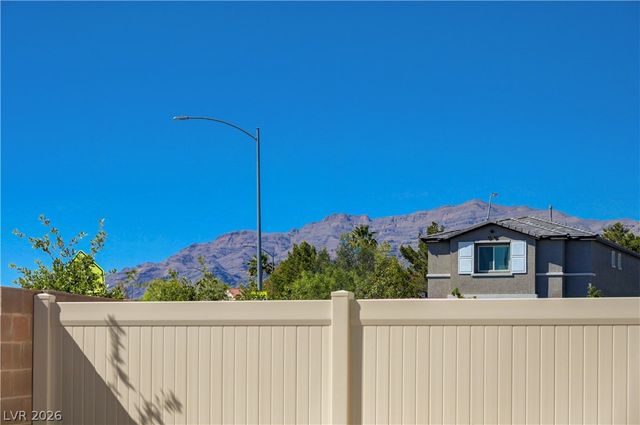 6545 Cinnamon Hazelnut Street, North Las Vegas, NV 89084