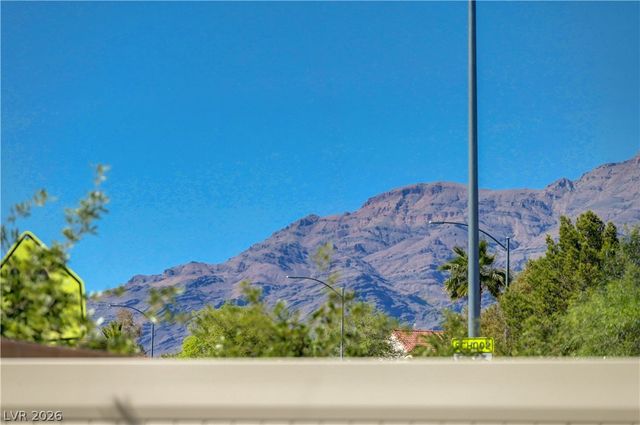 6545 Cinnamon Hazelnut Street, North Las Vegas, NV 89084