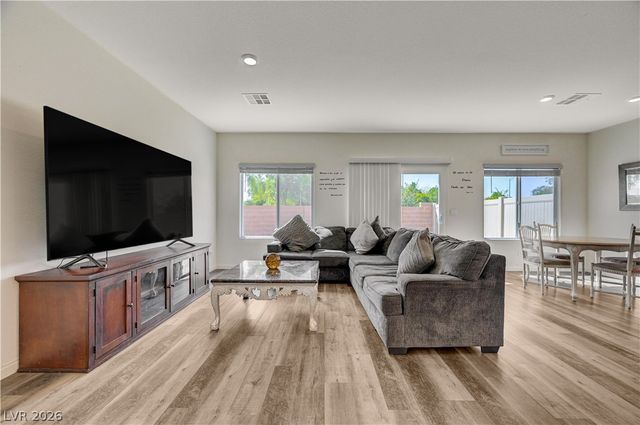 6545 Cinnamon Hazelnut Street, North Las Vegas, NV 89084
