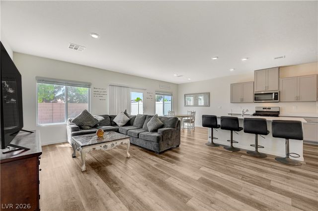 6545 Cinnamon Hazelnut Street, North Las Vegas, NV 89084