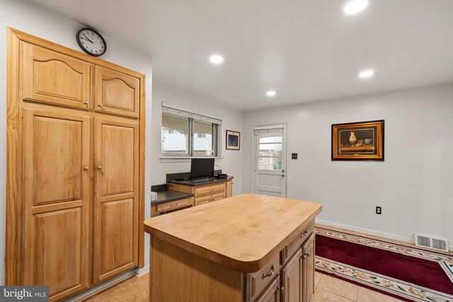 4914 WYCLIFF LN, Fairfax, VA 22032