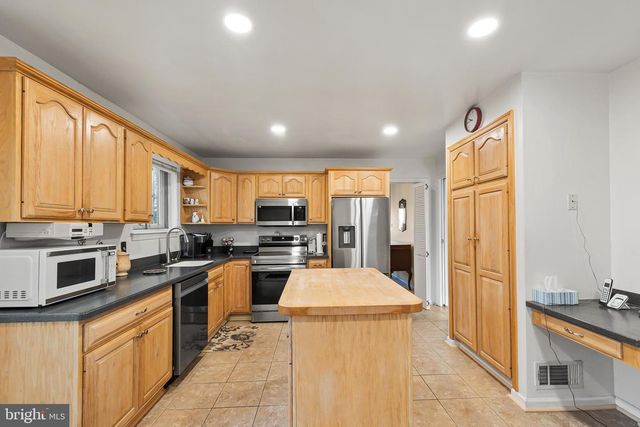 4914 WYCLIFF LN, Fairfax, VA 22032