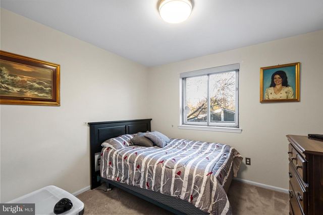 4914 WYCLIFF LN, Fairfax, VA 22032