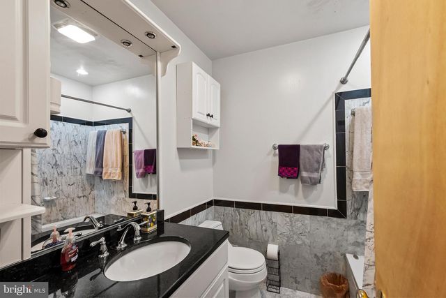 4914 WYCLIFF LN, Fairfax, VA 22032