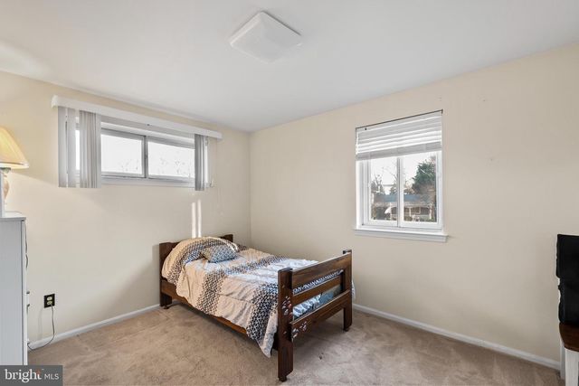 4914 WYCLIFF LN, Fairfax, VA 22032