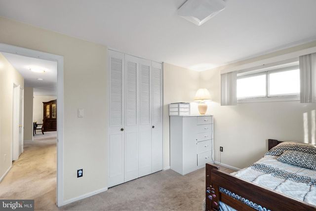 4914 WYCLIFF LN, Fairfax, VA 22032