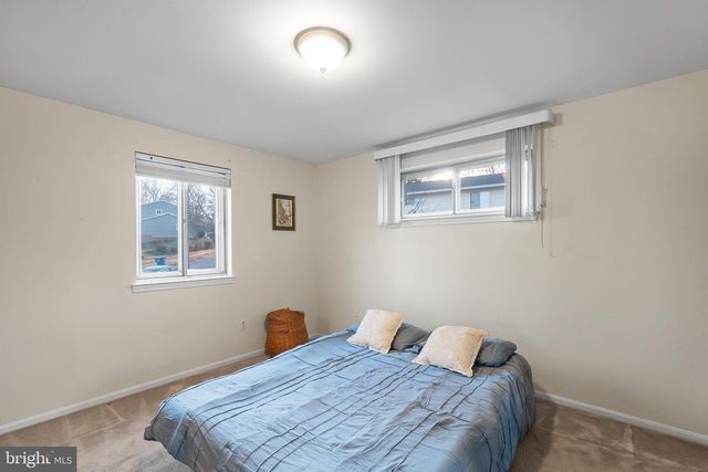 4914 WYCLIFF LN, Fairfax, VA 22032