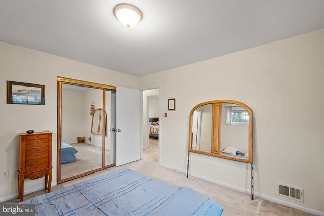 4914 WYCLIFF LN, Fairfax, VA 22032