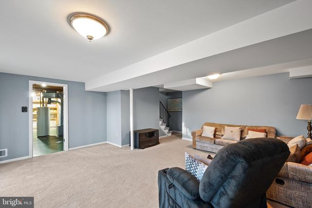 4914 WYCLIFF LN, Fairfax, VA 22032