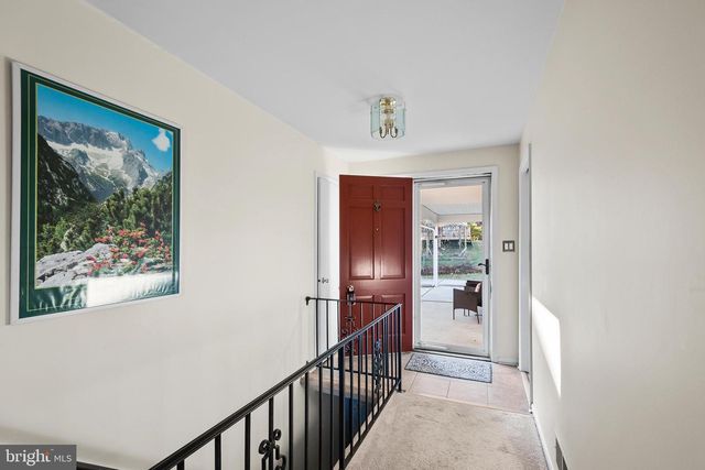 4914 WYCLIFF LN, Fairfax, VA 22032