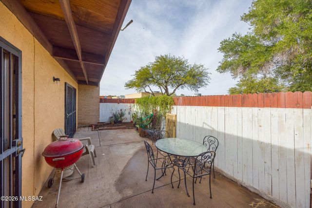 679 S Pantano Pw Parkway S, Tucson, AZ 85710