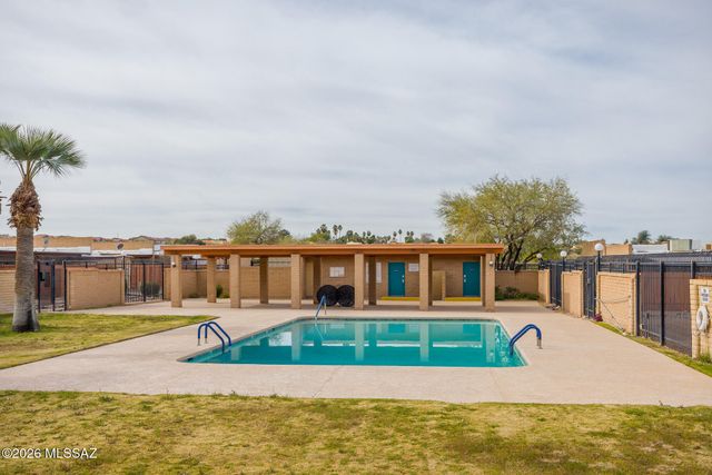 679 S Pantano Pw Parkway S, Tucson, AZ 85710